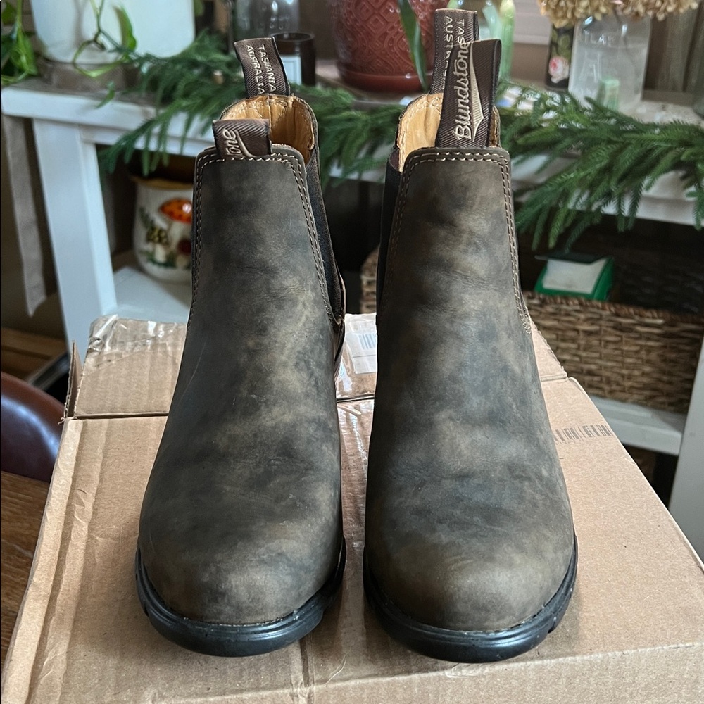 Blundstone Rustic Brown Leather Chelsea Boots
